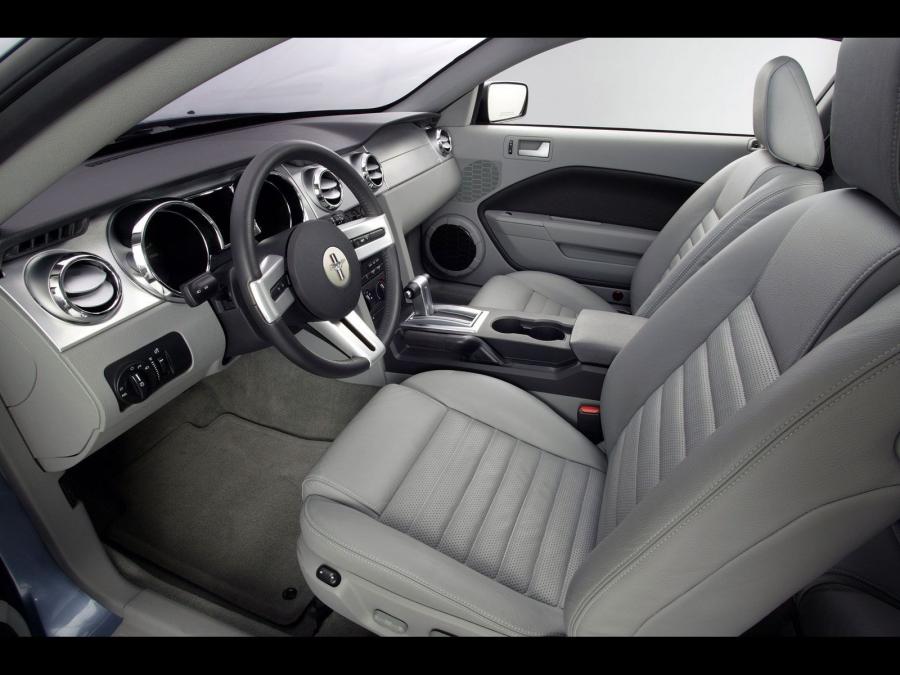 Ford Mustang V6 2005 года  (фото 4 из 15)